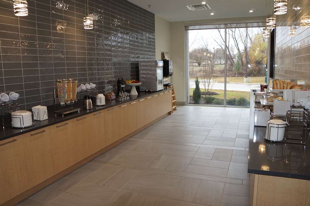 La Quinta Inn & Suites by Wyndham Lewisville - photo 49