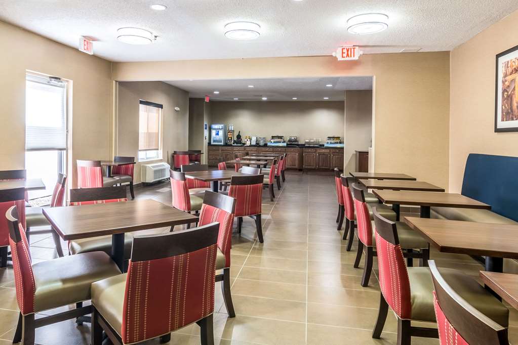 Comfort Inn & Suites Hannibal - photo 36