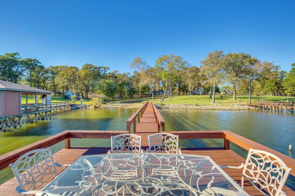 Waterfront Lake Fork Getaway w Dock Access — hotel in Emory