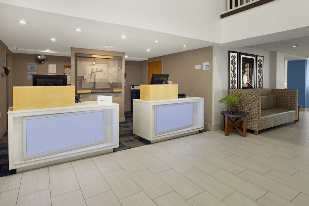 Holiday Inn Express Hotel & Suites Warrenton by IHG - photo 50