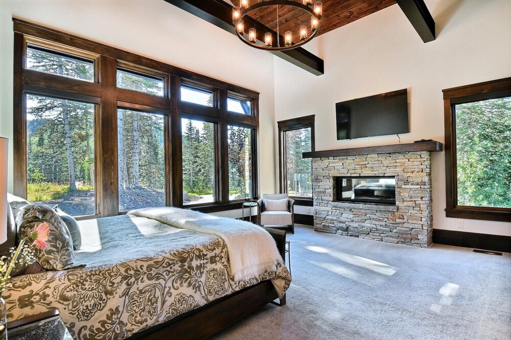 Chic Colony Ski in Ski Out Villa Direct Access to Adventures at Park City Resort Hot Tub Gym - photo 21