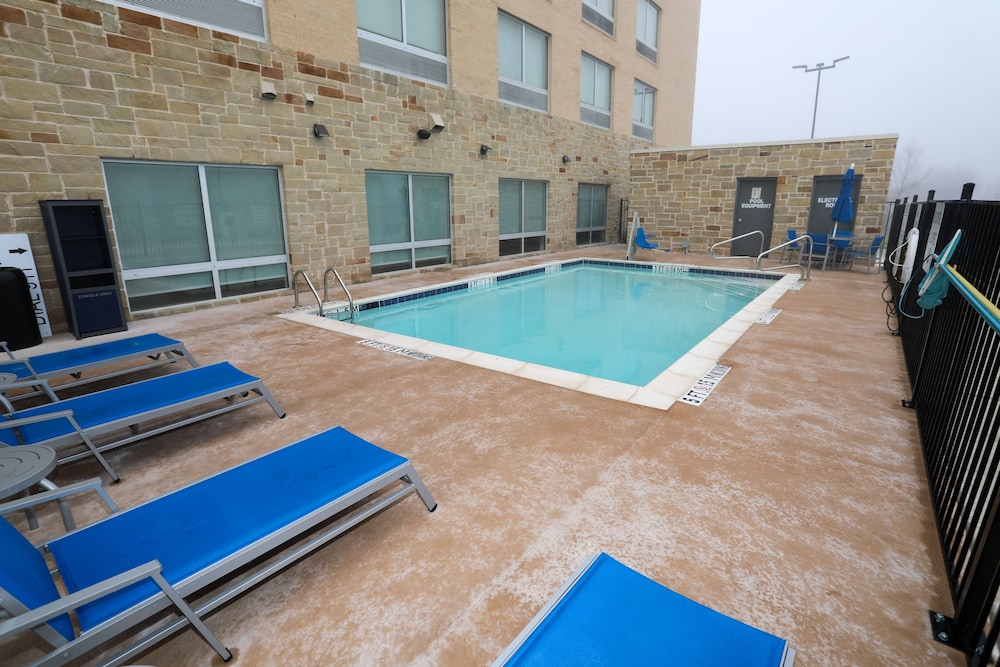 Holiday Inn Express & Suites Forney by IHG - photo 18