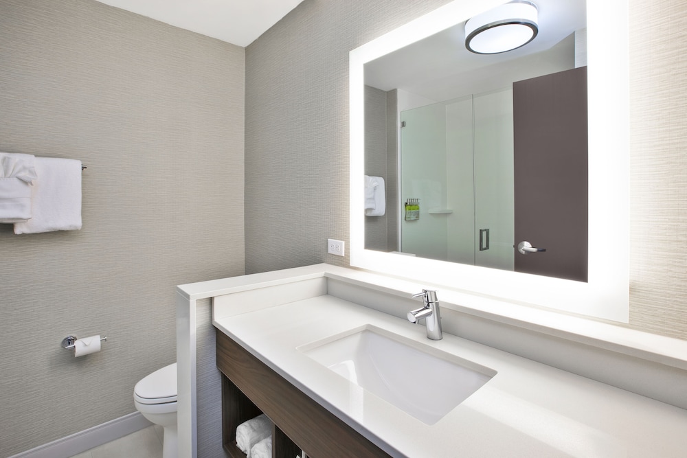 Holiday Inn Express & Suites Okemos University Area by IHG - photo 11
