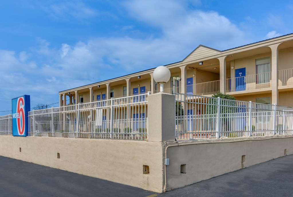 Motel 6 Americus GA - photo 4