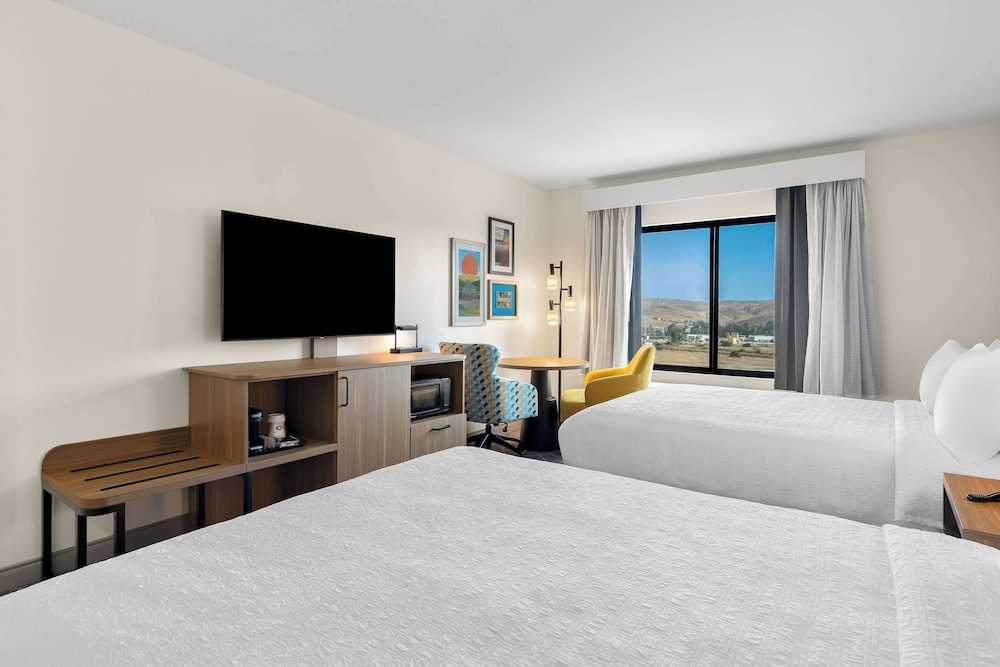 Hampton Inn & Suites by Hilton Corona - photo 21