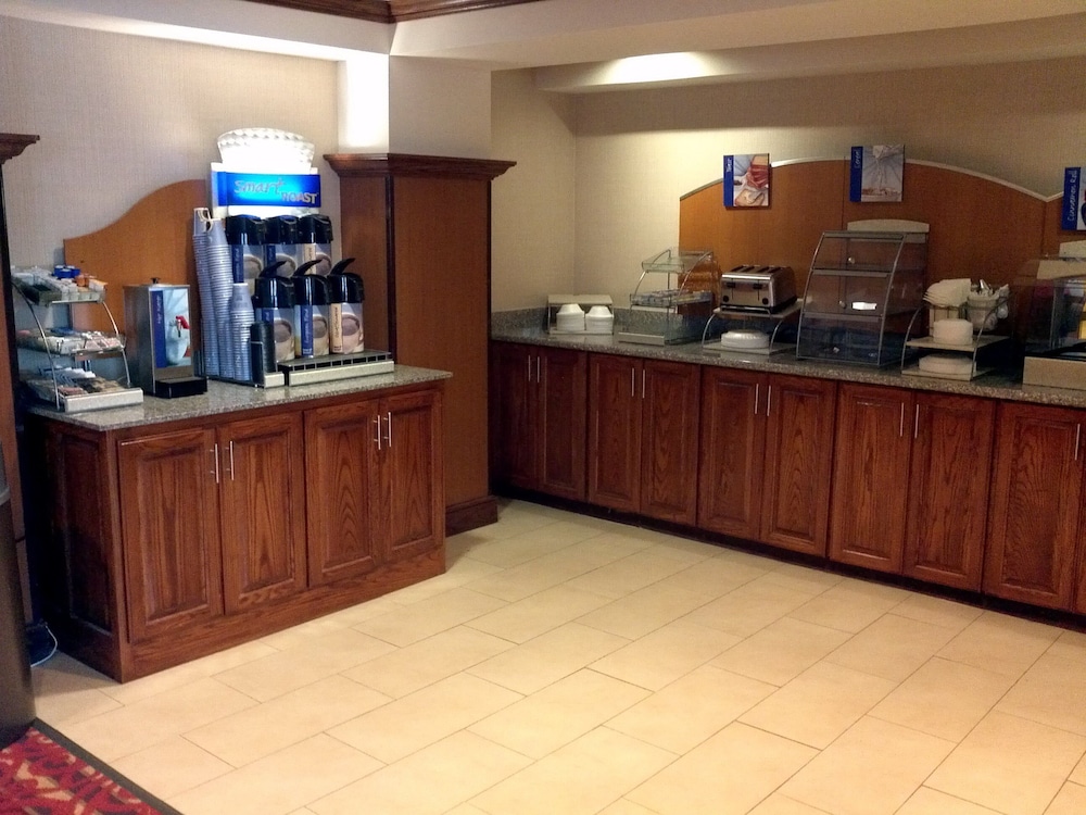 Holiday Inn Express & Suites Greenville by IHG - photo 31