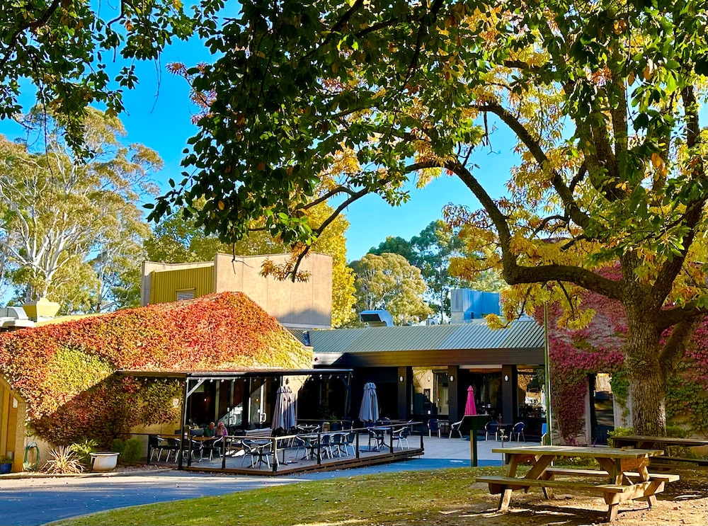 The Grand Oaks Resort — hotel in Beechworth