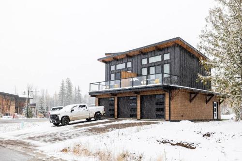 22 Sunniva by StayIn — 4-Star Luxury Hotel in Fernie, Canada