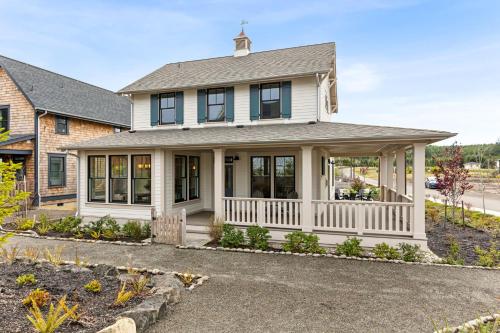 Glamping in the Woods by Seabrook Hospitality in Huntington Beach, United States