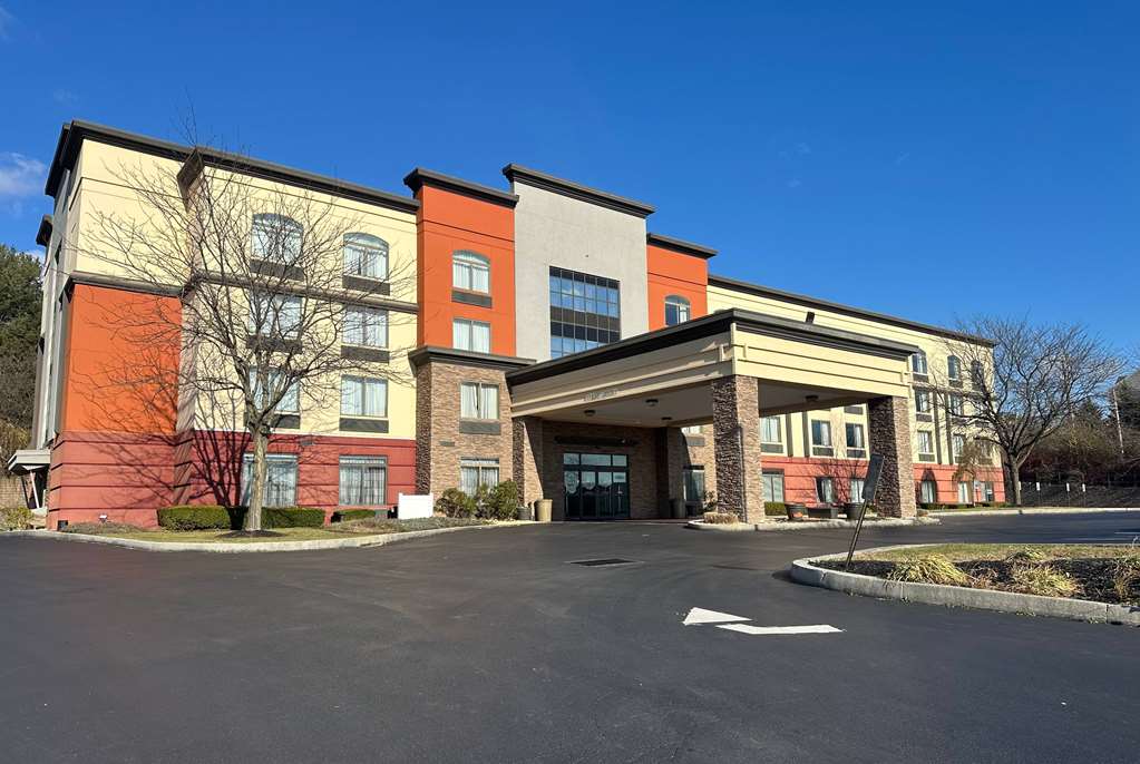 Best Western Plus Harrisburg East Inn & Suites - photo 2