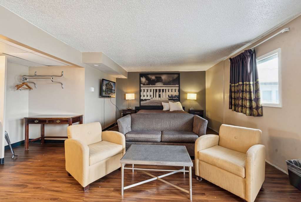 Super 8 by Wyndham Millbury Toledo - photo 11