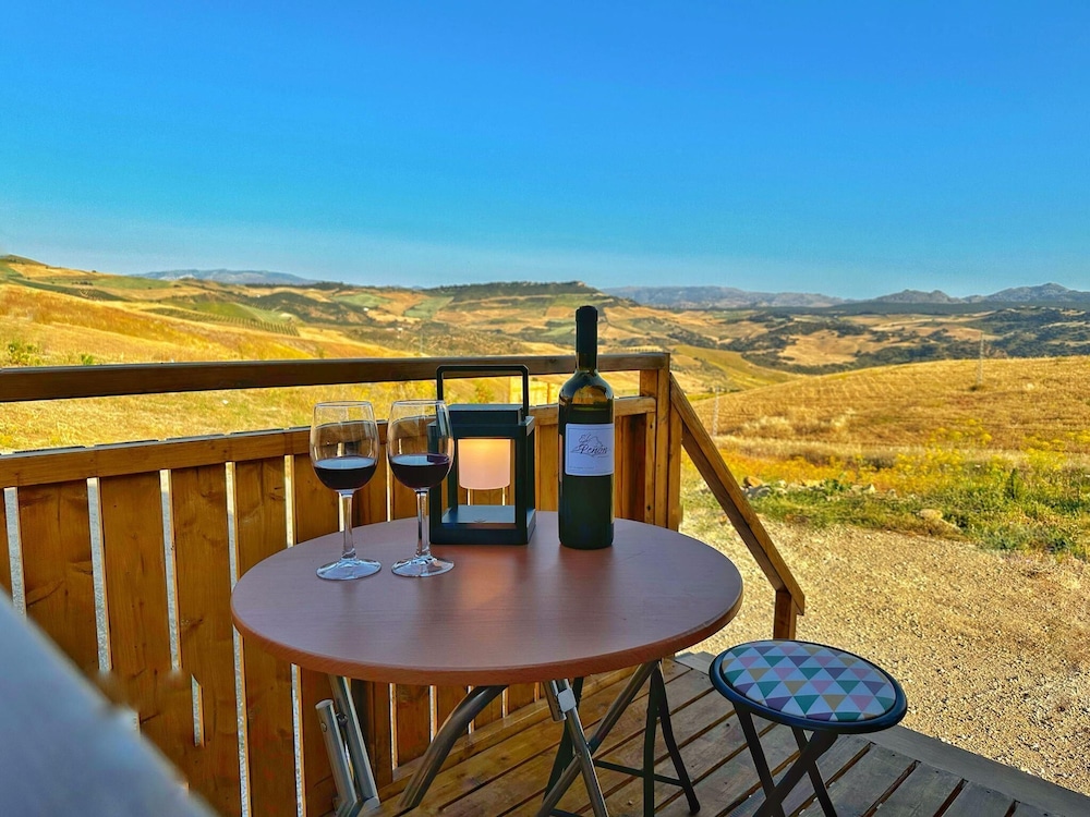 Nature Lovers Escape On An Eco Friendly Vineyard — Montecorto