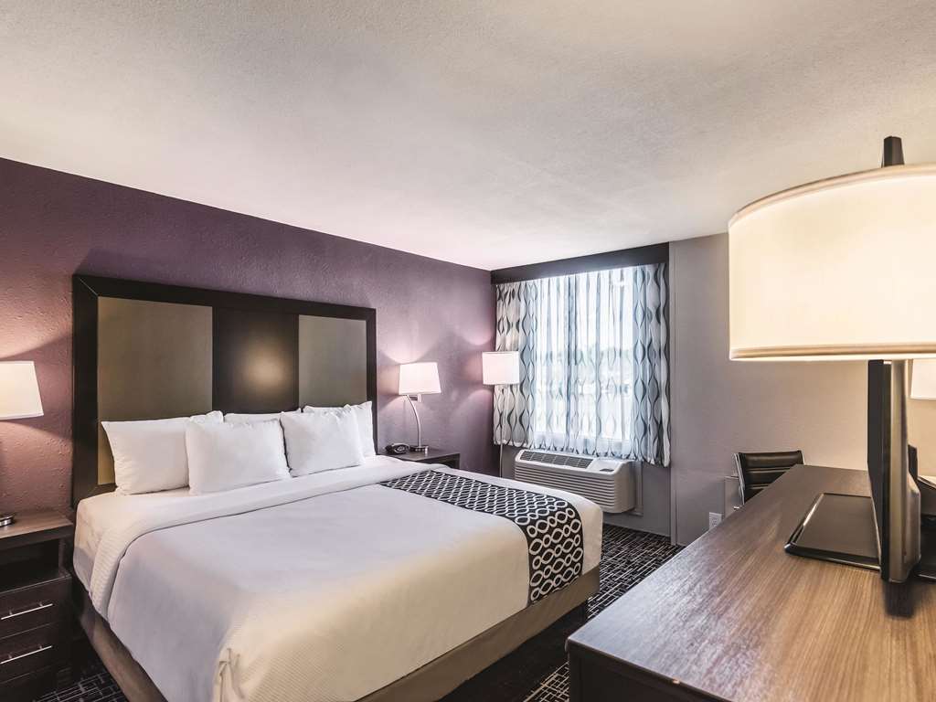 La Quinta Inn & Suites by Wyndham Colorado Springs North - photo 27