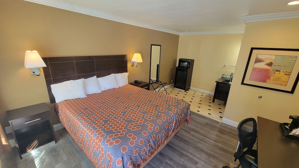 Marinwood Inn & Suites - photo 17