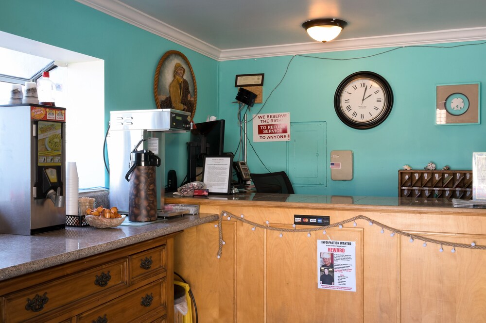 The Shores Inn and Beach Houses - photo 3