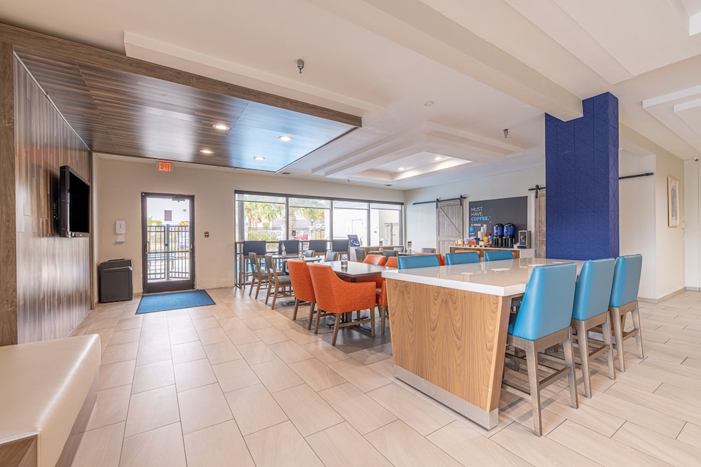 Holiday Inn Express & Suites College Station by IHG - photo 56