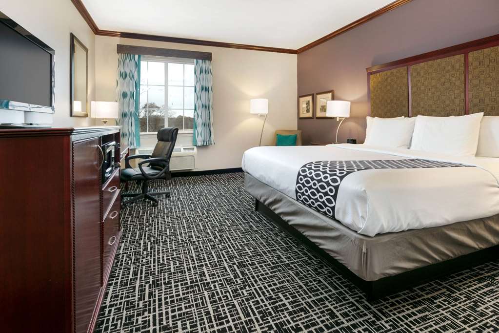 La Quinta Inn & Suites by Wyndham Lindale - photo 10