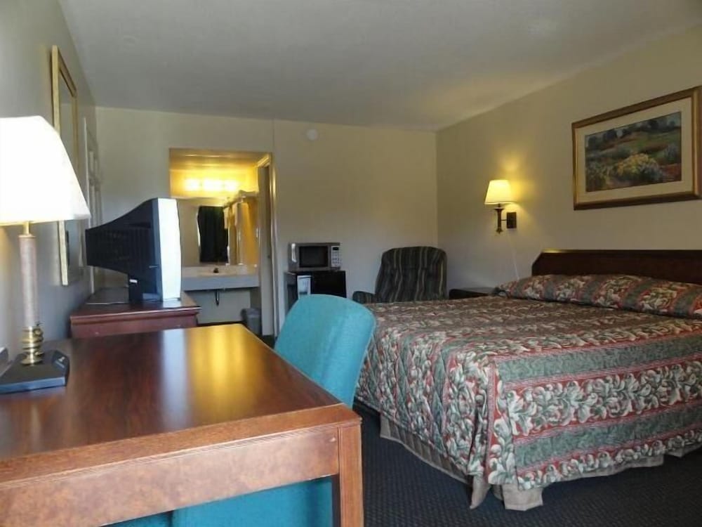 Red Carpet Inn Terre Haute - photo 7