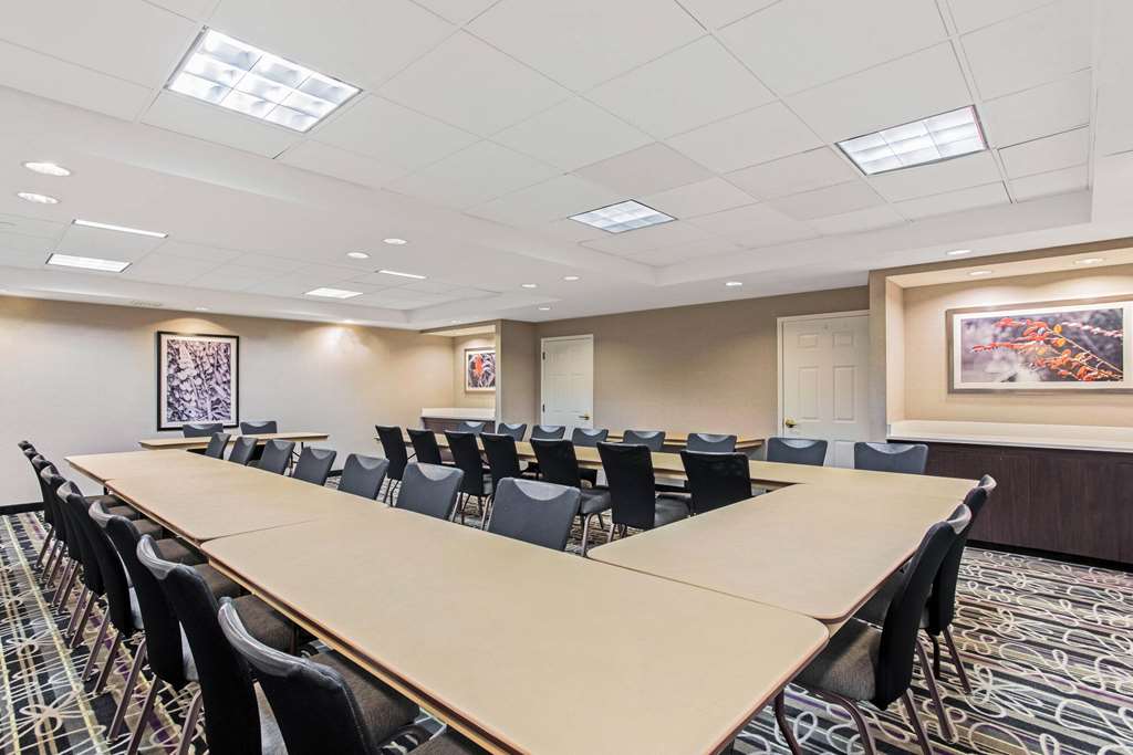 La Quinta Inn & Suites by Wyndham Birmingham Homewood - photo 34