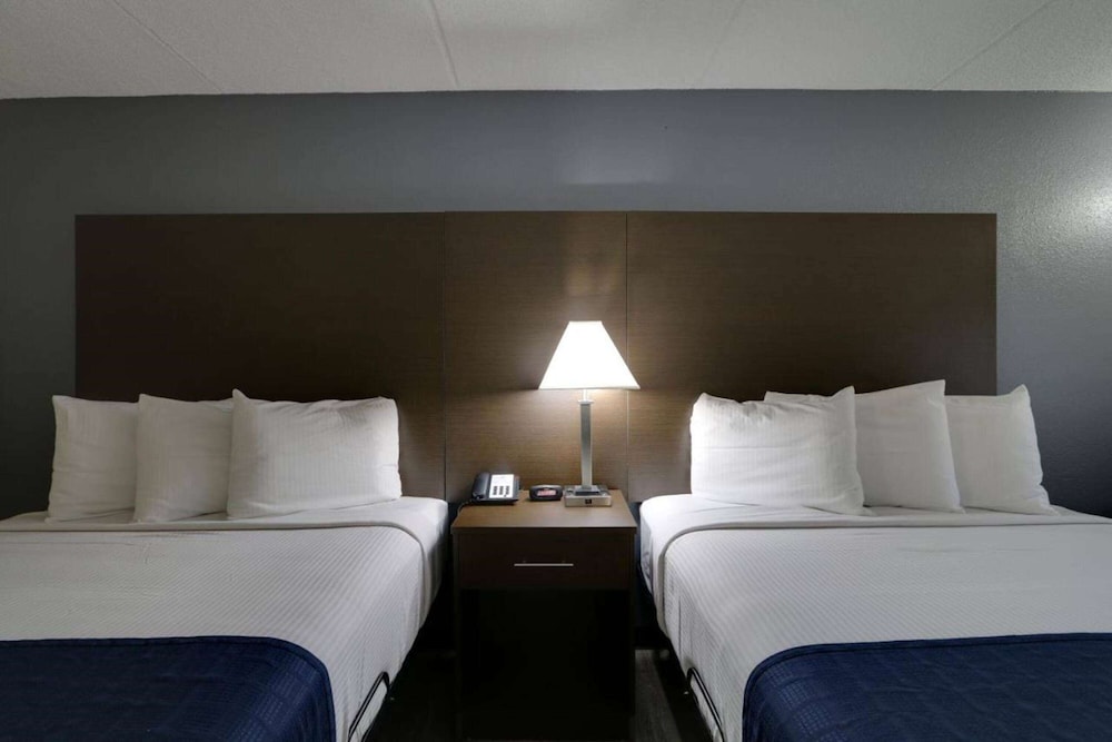 Baymont by Wyndham Ridgeland I 95 - photo 17