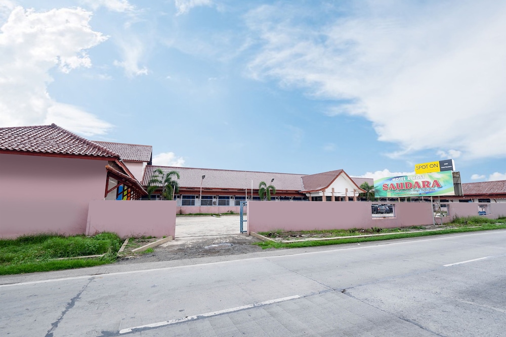 Spot On 2289 Hotel Saudara in Tegal, Indonesia