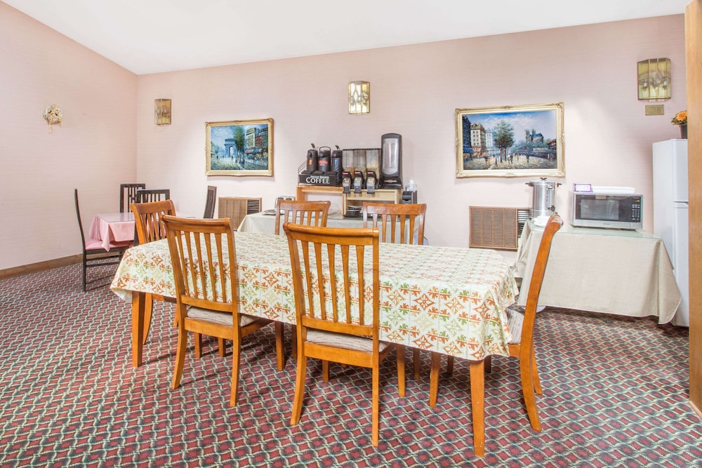 Knights Inn Endwell Binghamton - photo 16