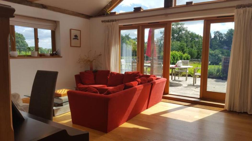 Prestwick Oak Sleeps 10 14 Group Accommodation for Family or Friends — hotel in Haslemere