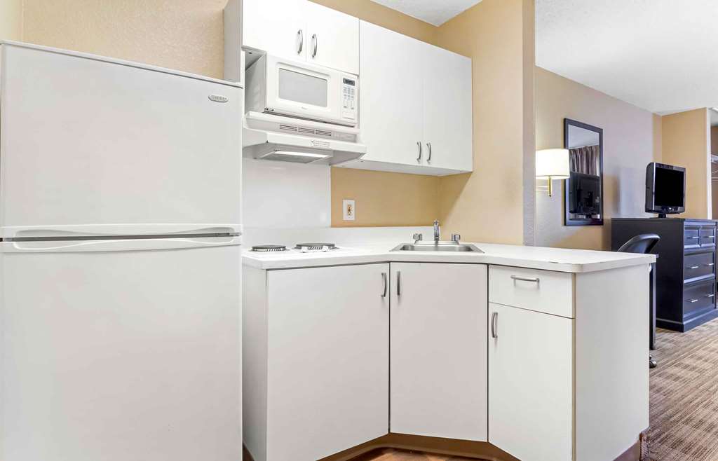 Extended Stay America Suites Houston Galleria Westheimer - photo 19