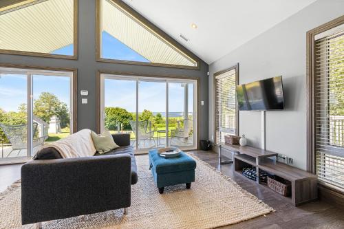 Sea La Vie 4 Bed Cottage with Ocean Views — 4-Star Luxury Hotel in Moncton, Canada