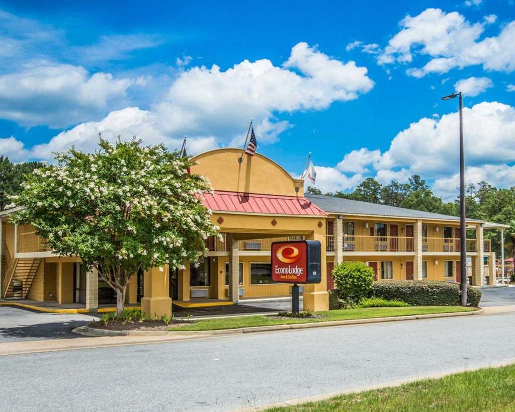 Econo Lodge Inn & Suites at Fort Moore - featured photo