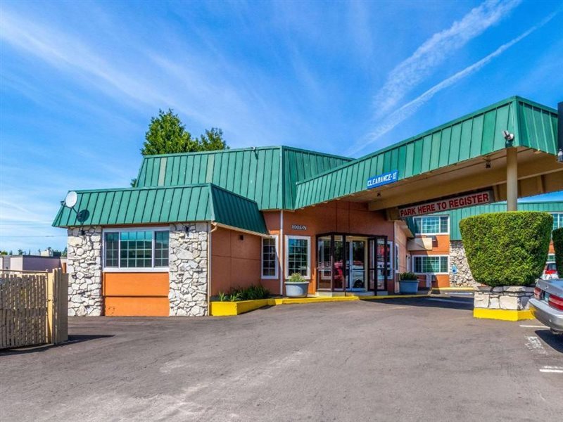 Rodeway Inn & Suites Portland West Beaverton - photo 2