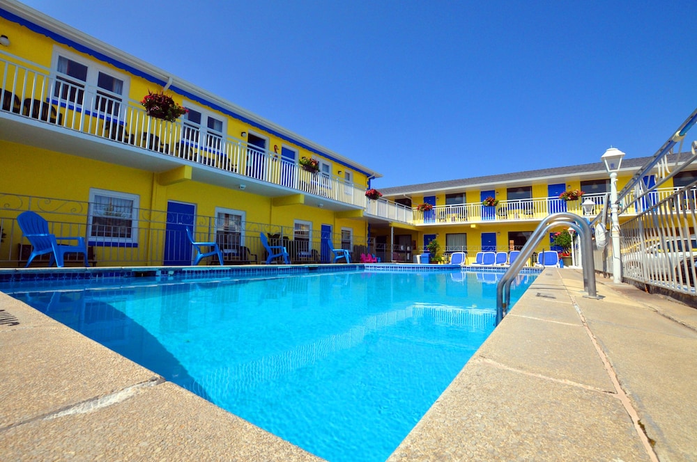 Nantucket Inn & Suites - photo 22