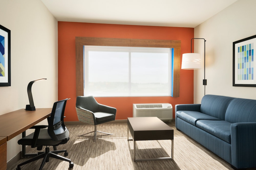 Holiday Inn Express and Suites Beaver Dam - photo 11