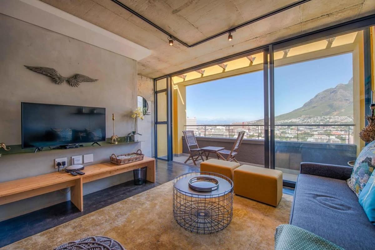 Luxurious Family home in Newlands with Pool