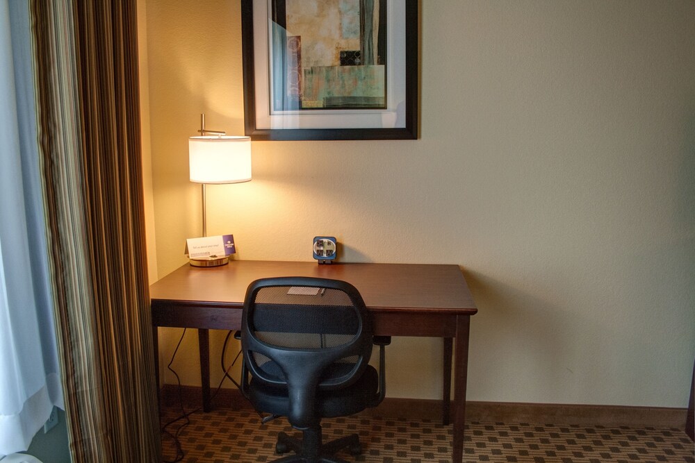Cobblestone Hotel & Suites Jefferson - photo 17