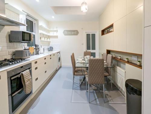 Charming 3BR in Trendy Tottenham Neighborhood — 4-Star Luxury Hotel in London, United Kingdom