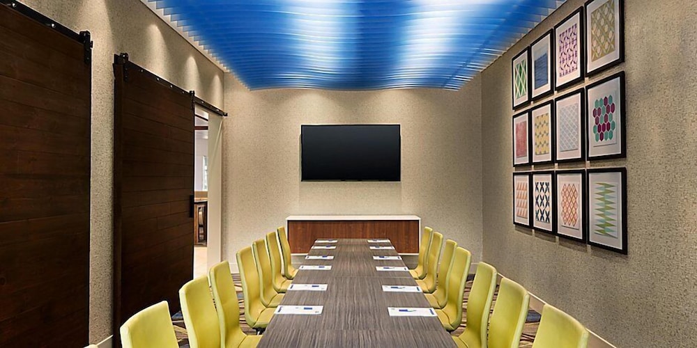 Holiday Inn Express & Suites Kokomo South by IHG - photo 32