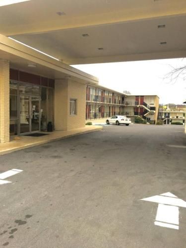 Budgetel Inn and Suites Dalton - photo 15