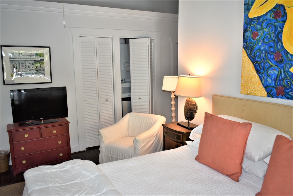 Simonton Court Historic Inn & Cottages - photo 49