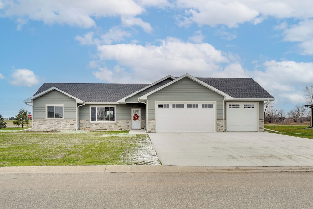 Family Friendly Brookings Home 3 Mi To Downtown 19615888 — Brookings
