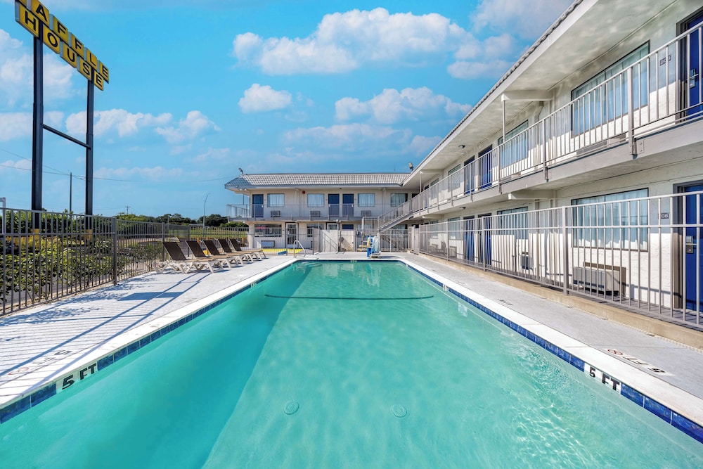 Motel6 Fort Worth TX East - photo 17