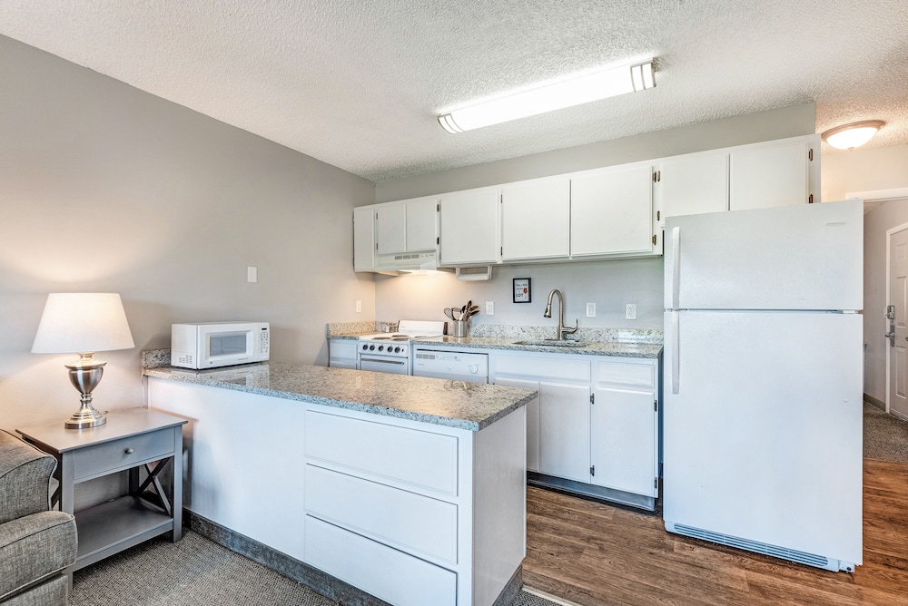 Bend Riverside Inn & Suites - photo 171