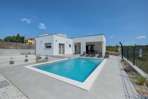 Brand new Villa Leny with heated pool — 4-Star Luxury Hotel in Vodnjan, Croatia