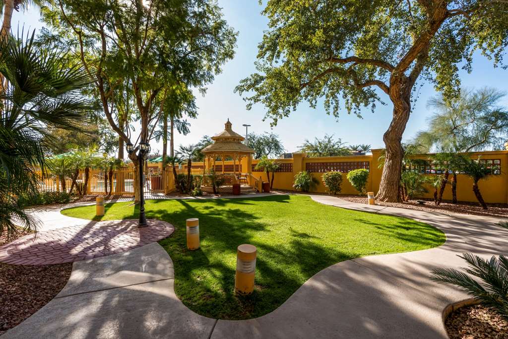 La Quinta Inn & Suites by Wyndham Phoenix West Peoria - photo 29