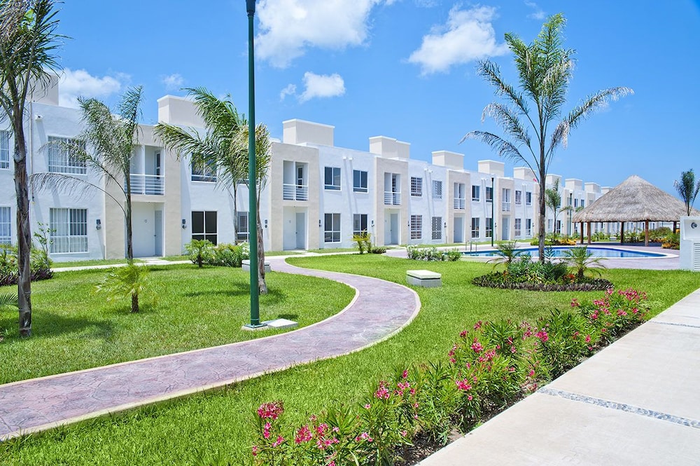 Cancun La Joya Pool Escape - carbon neutral hotel in Cancun
