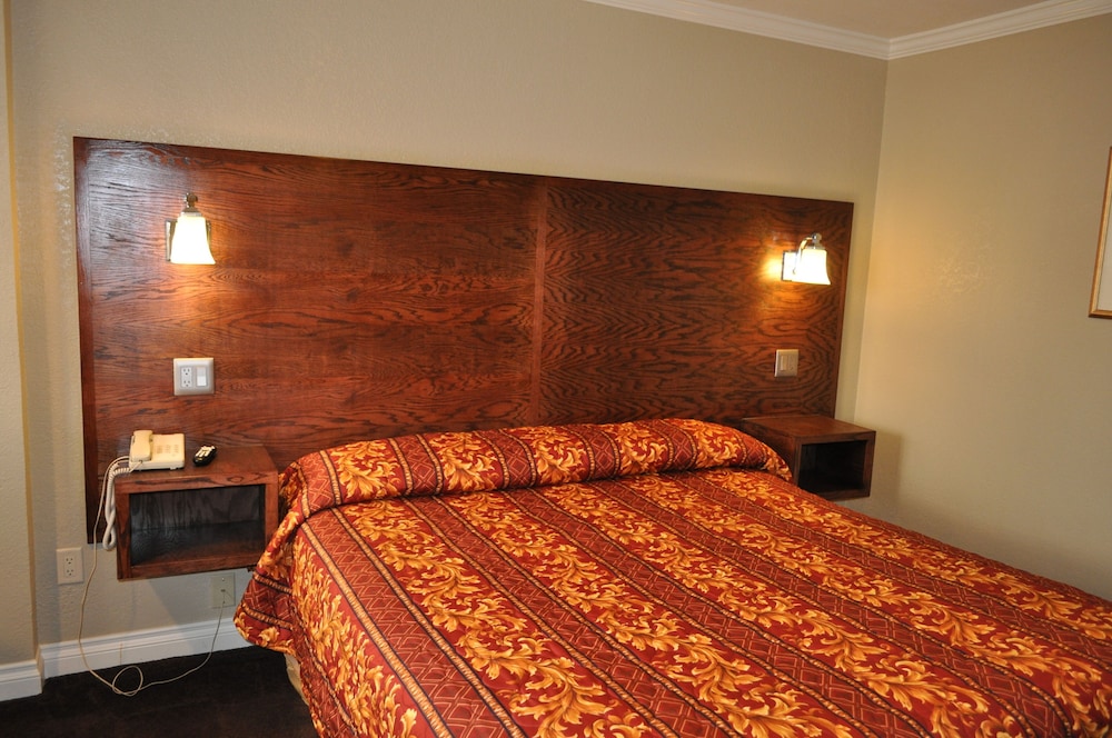 Santa Cruz Inn Riverside - photo 6