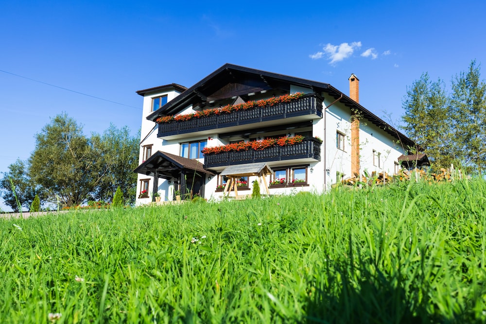 Branmontecrai — 4-Star Luxury Hotel in Bran, Romania