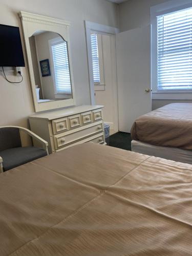 The Admiral Hotel Motel - photo 192