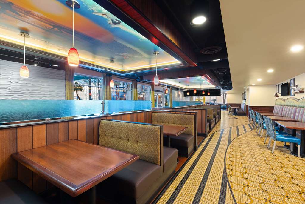 La Quinta Inn and Suites by Wyndham at WaTiki Waterpark - photo 31