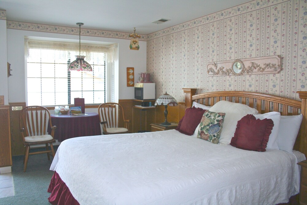 Captains Cove Inn - photo 2